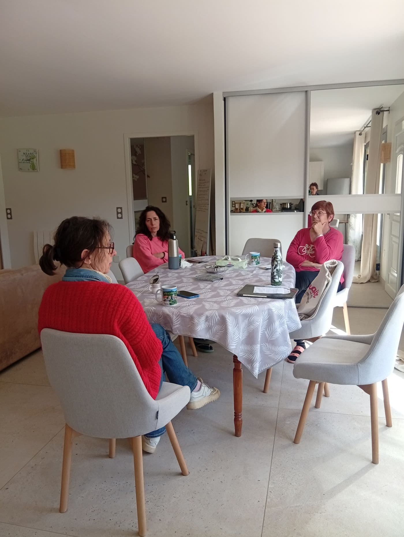 Les causeries du soir autour de la table