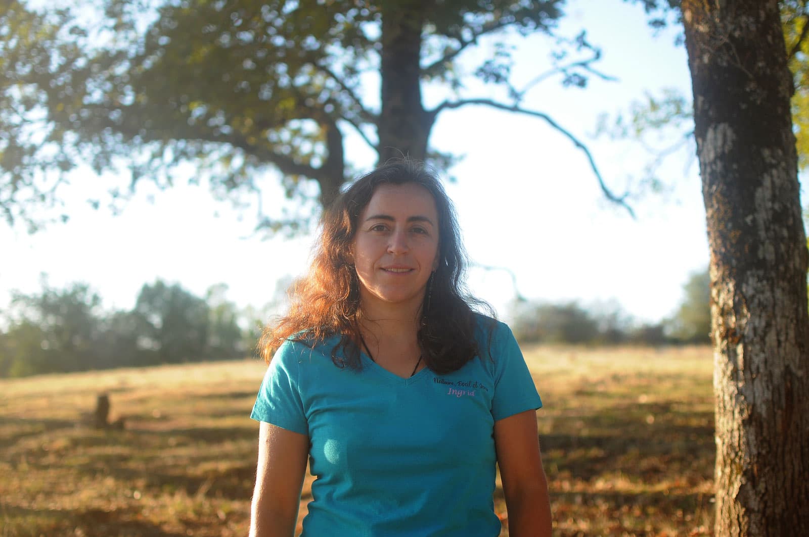 Ingrid Charreau, accompagnatrice de jeûne et randonnée, dans la nature à Terrou